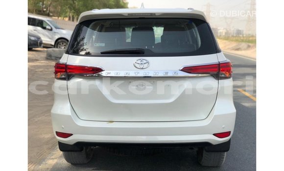 Acheter Import Voiture Toyota Fortuner Blanc à Import - Dubai, Grande Comore Acheter Import Voiture Toyota Fortuner Blanc à Import - Dubai, Grande Comore