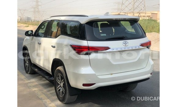 Acheter Import Voiture Toyota Fortuner Blanc à Import - Dubai, Grande Comore Acheter Import Voiture Toyota Fortuner Blanc à Import - Dubai, Grande Comore