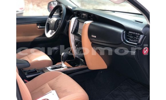 Acheter Import Voiture Toyota Fortuner Blanc à Import - Dubai, Grande Comore Acheter Import Voiture Toyota Fortuner Blanc à Import - Dubai, Grande Comore