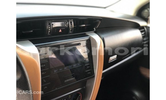 Acheter Import Voiture Toyota Fortuner Blanc à Import - Dubai, Grande Comore Acheter Import Voiture Toyota Fortuner Blanc à Import - Dubai, Grande Comore