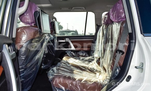 Buy Import Toyota Land Cruiser White Car in Import - Dubai in Great Comore Buy Import Toyota Land Cruiser White Car in Import - Dubai in Great Comore