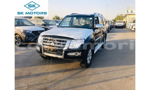Acheter Import Voiture Mitsubishi Pajero Noir à Import - Dubai, Grande Comore Acheter Import Voiture Mitsubishi Pajero Noir à Import - Dubai, Grande Comore