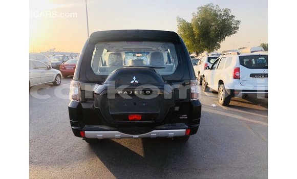 Acheter Import Voiture Mitsubishi Pajero Noir à Import - Dubai, Grande Comore Acheter Import Voiture Mitsubishi Pajero Noir à Import - Dubai, Grande Comore