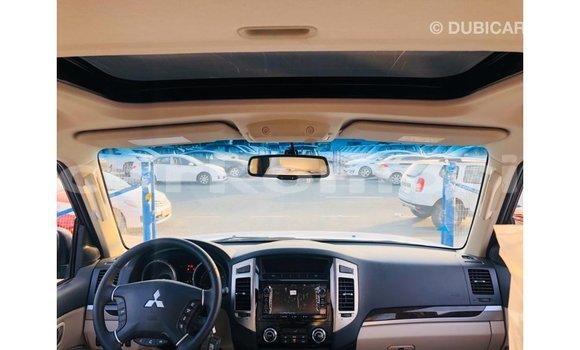 Acheter Import Voiture Mitsubishi Pajero Noir à Import - Dubai, Grande Comore Acheter Import Voiture Mitsubishi Pajero Noir à Import - Dubai, Grande Comore