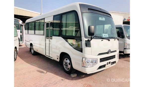 Acheter Import Voiture Toyota Coaster Blanc à Import - Dubai, Grande Comore Acheter Import Voiture Toyota Coaster Blanc à Import - Dubai, Grande Comore