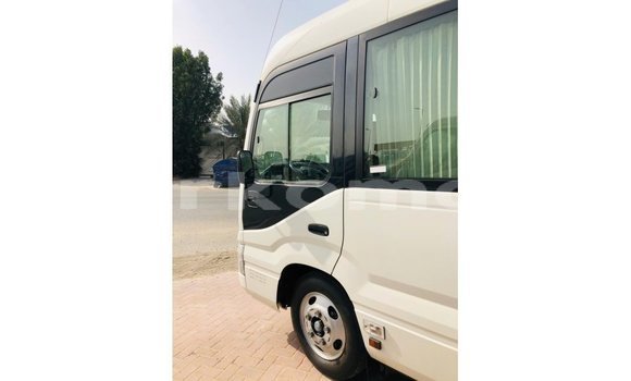 Acheter Import Voiture Toyota Coaster Blanc à Import - Dubai, Grande Comore Acheter Import Voiture Toyota Coaster Blanc à Import - Dubai, Grande Comore