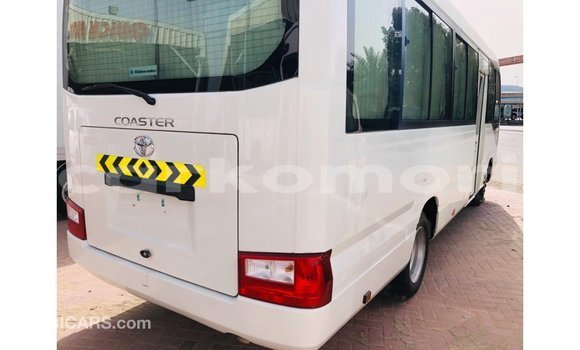 Acheter Import Voiture Toyota Coaster Blanc à Import - Dubai, Grande Comore Acheter Import Voiture Toyota Coaster Blanc à Import - Dubai, Grande Comore