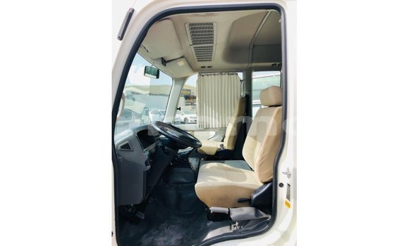 Acheter Import Voiture Toyota Coaster Blanc à Import - Dubai, Grande Comore Acheter Import Voiture Toyota Coaster Blanc à Import - Dubai, Grande Comore