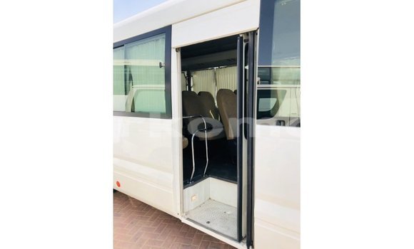 Acheter Import Voiture Toyota Coaster Blanc à Import - Dubai, Grande Comore Acheter Import Voiture Toyota Coaster Blanc à Import - Dubai, Grande Comore