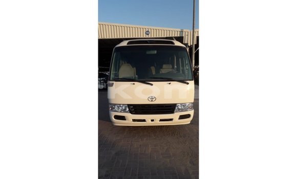 Acheter Import Voiture Toyota Coaster Blanc à Import - Dubai, Grande Comore Acheter Import Voiture Toyota Coaster Blanc à Import - Dubai, Grande Comore