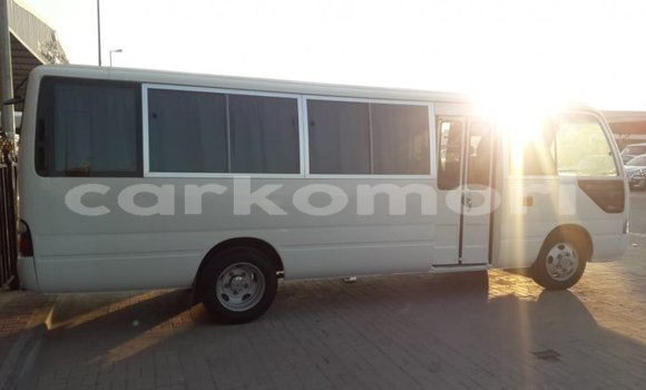 Acheter Import Voiture Toyota Coaster Blanc à Import - Dubai, Grande Comore Acheter Import Voiture Toyota Coaster Blanc à Import - Dubai, Grande Comore