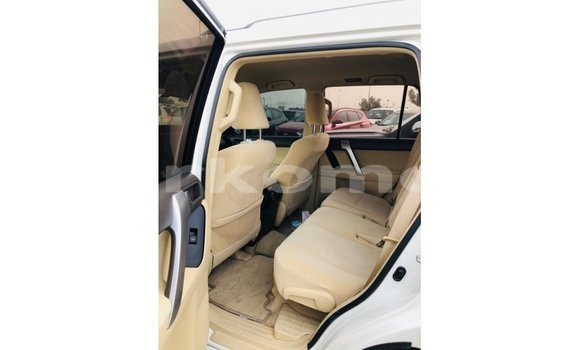 Acheter Import Voiture Toyota Prado Blanc à Import - Dubai, Grande Comore Acheter Import Voiture Toyota Prado Blanc à Import - Dubai, Grande Comore