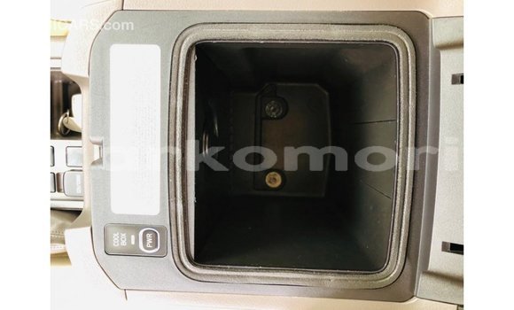 Acheter Import Voiture Toyota Prado Blanc à Import - Dubai, Grande Comore Acheter Import Voiture Toyota Prado Blanc à Import - Dubai, Grande Comore