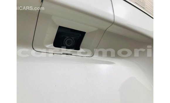 Acheter Import Voiture Toyota Prado Blanc à Import - Dubai, Grande Comore Acheter Import Voiture Toyota Prado Blanc à Import - Dubai, Grande Comore