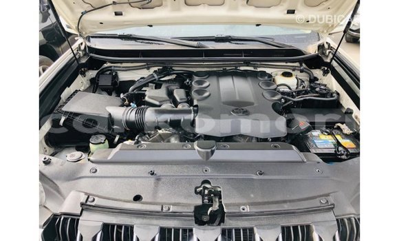 Acheter Import Voiture Toyota Prado Blanc à Import - Dubai, Grande Comore Acheter Import Voiture Toyota Prado Blanc à Import - Dubai, Grande Comore