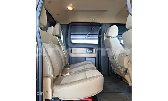 Acheter Import Voiture Ford Club Wagon Marron à Import - Dubai, Grande Comore Acheter Import Voiture Ford Club Wagon Marron à Import - Dubai, Grande Comore