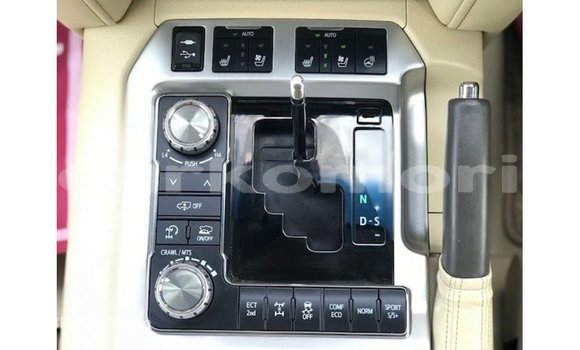 Acheter Import Voiture Toyota Land Cruiser Blanc à Import - Dubai, Grande Comore Acheter Import Voiture Toyota Land Cruiser Blanc à Import - Dubai, Grande Comore