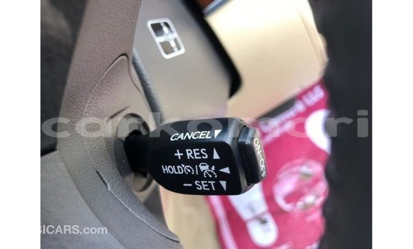 Acheter Import Voiture Toyota Land Cruiser Blanc à Import - Dubai, Grande Comore Acheter Import Voiture Toyota Land Cruiser Blanc à Import - Dubai, Grande Comore