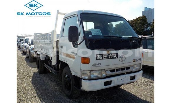 Acheter Import Voiture Toyota Dyna Blanc à Import - Dubai, Grande Comore