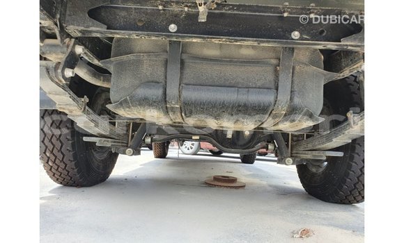 Acheter Import Voiture Toyota Land Cruiser Blanc à Import - Dubai, Grande Comore Acheter Import Voiture Toyota Land Cruiser Blanc à Import - Dubai, Grande Comore