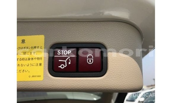 Acheter Import Voiture Mercedes-Benz 190 Blanc à Import - Dubai, Grande Comore Acheter Import Voiture Mercedes-Benz 190 Blanc à Import - Dubai, Grande Comore