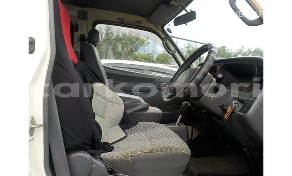 Acheter Import Voiture Toyota Hiace Blanc à Import - Dubai, Grande Comore Acheter Import Voiture Toyota Hiace Blanc à Import - Dubai, Grande Comore