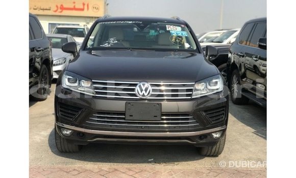 Acheter Import Voiture Volkswagen Touareg Marron à Import - Dubai, Grande Comore Acheter Import Voiture Volkswagen Touareg Marron à Import - Dubai, Grande Comore