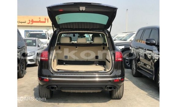 Acheter Import Voiture Volkswagen Touareg Marron à Import - Dubai, Grande Comore Acheter Import Voiture Volkswagen Touareg Marron à Import - Dubai, Grande Comore