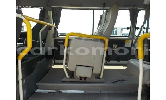 Acheter Import Voiture Toyota Hiace Blanc à Import - Dubai, Grande Comore Acheter Import Voiture Toyota Hiace Blanc à Import - Dubai, Grande Comore