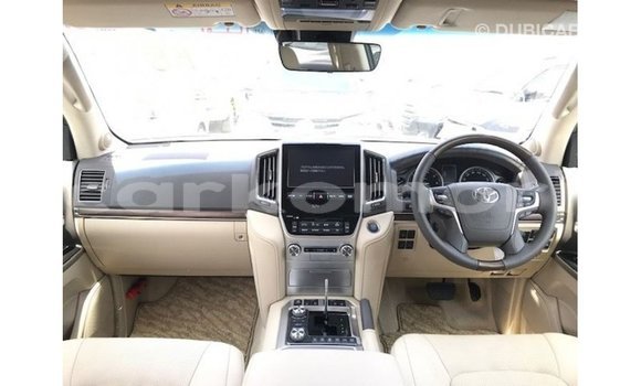 Buy Import Toyota Land Cruiser White Car in Import - Dubai in Great Comore Buy Import Toyota Land Cruiser White Car in Import - Dubai in Great Comore