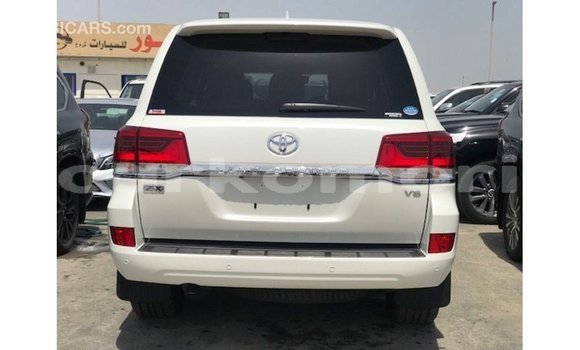 Buy Import Toyota Land Cruiser White Car in Import - Dubai in Great Comore Buy Import Toyota Land Cruiser White Car in Import - Dubai in Great Comore