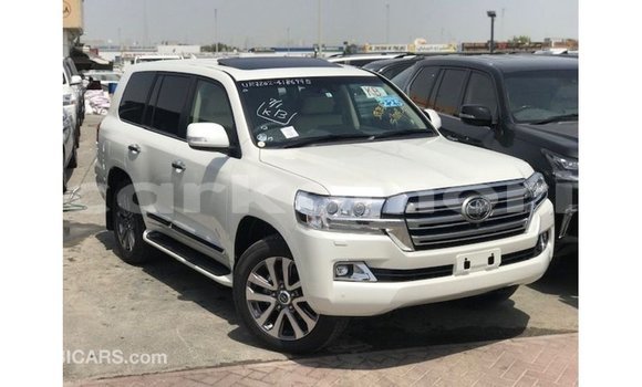 Buy Import Toyota Land Cruiser White Car in Import - Dubai in Great Comore Buy Import Toyota Land Cruiser White Car in Import - Dubai in Great Comore