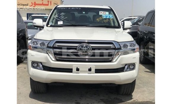 Buy Import Toyota Land Cruiser White Car in Import - Dubai in Great Comore Buy Import Toyota Land Cruiser White Car in Import - Dubai in Great Comore