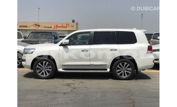 Buy Import Toyota Land Cruiser White Car in Import - Dubai in Great Comore Buy Import Toyota Land Cruiser White Car in Import - Dubai in Great Comore