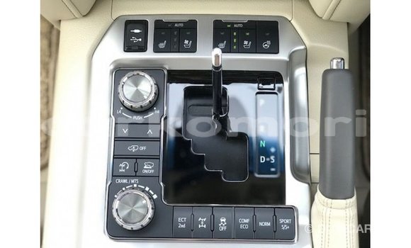 Buy Import Toyota Land Cruiser White Car in Import - Dubai in Great Comore Buy Import Toyota Land Cruiser White Car in Import - Dubai in Great Comore