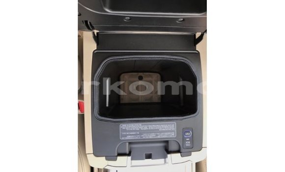 Buy Import Toyota Land Cruiser White Car in Import - Dubai in Great Comore Buy Import Toyota Land Cruiser White Car in Import - Dubai in Great Comore