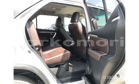 Acheter Import Voiture Toyota Fortuner Autre à Import - Dubai, Grande Comore Acheter Import Voiture Toyota Fortuner Autre à Import - Dubai, Grande Comore
