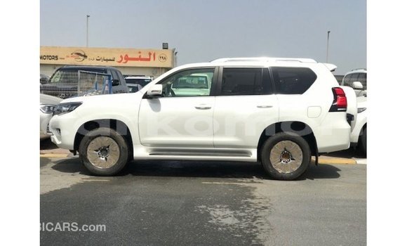 Acheter Import Voiture Toyota Prado Blanc à Import - Dubai, Grande Comore Acheter Import Voiture Toyota Prado Blanc à Import - Dubai, Grande Comore