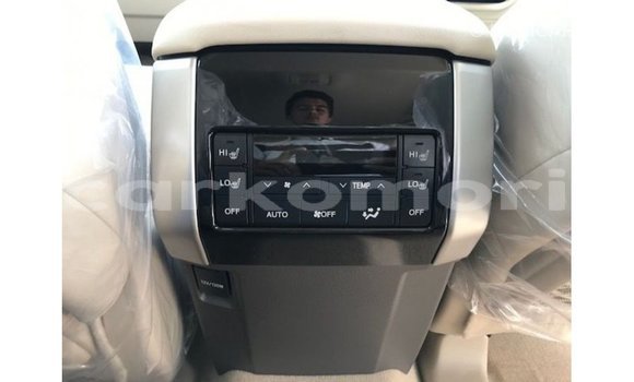 Acheter Import Voiture Toyota Prado Blanc à Import - Dubai, Grande Comore Acheter Import Voiture Toyota Prado Blanc à Import - Dubai, Grande Comore