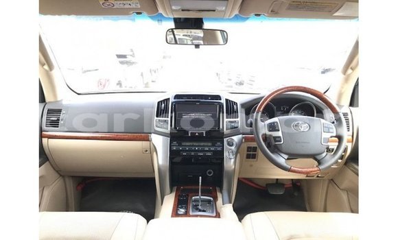 Buy Import Toyota Land Cruiser Red Car in Import - Dubai in Great Comore Buy Import Toyota Land Cruiser Red Car in Import - Dubai in Great Comore