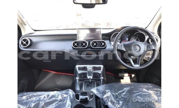 Buy Import Mercedes-Benz 250 Black Car in Import - Dubai in Great Comore Buy Import Mercedes-Benz 250 Black Car in Import - Dubai in Great Comore