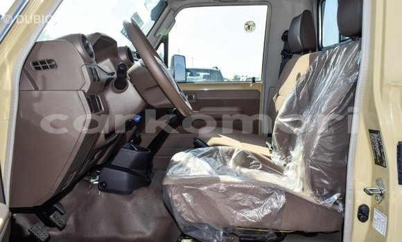 Buy Import Toyota Land Cruiser Beige Car in Import - Dubai in Great Comore Buy Import Toyota Land Cruiser Beige Car in Import - Dubai in Great Comore