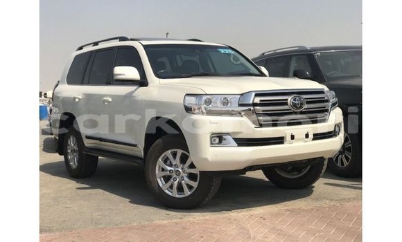 Buy Import Toyota Land Cruiser White Car in Import - Dubai in Great Comore Buy Import Toyota Land Cruiser White Car in Import - Dubai in Great Comore
