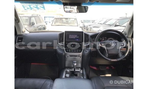 Buy Import Toyota Land Cruiser White Car in Import - Dubai in Great Comore Buy Import Toyota Land Cruiser White Car in Import - Dubai in Great Comore