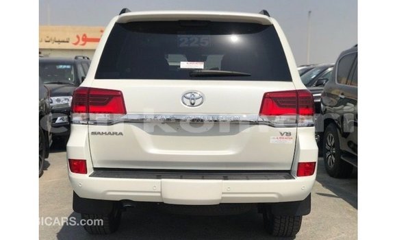 Buy Import Toyota Land Cruiser White Car in Import - Dubai in Great Comore Buy Import Toyota Land Cruiser White Car in Import - Dubai in Great Comore