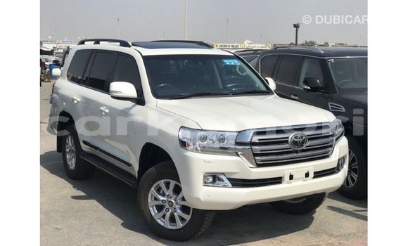 Buy Import Toyota Land Cruiser White Car in Import - Dubai in Great Comore Buy Import Toyota Land Cruiser White Car in Import - Dubai in Great Comore