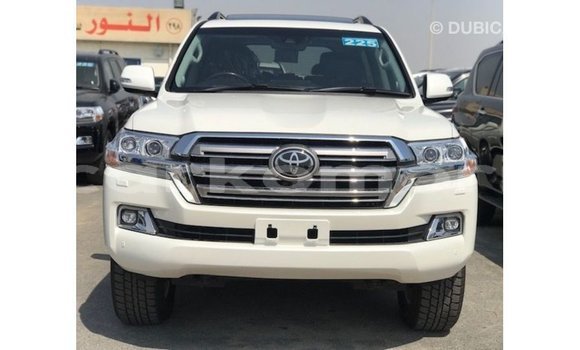 Buy Import Toyota Land Cruiser White Car in Import - Dubai in Great Comore Buy Import Toyota Land Cruiser White Car in Import - Dubai in Great Comore