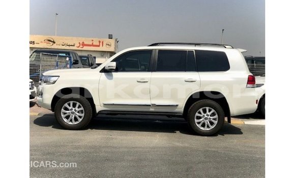 Buy Import Toyota Land Cruiser White Car in Import - Dubai in Great Comore Buy Import Toyota Land Cruiser White Car in Import - Dubai in Great Comore