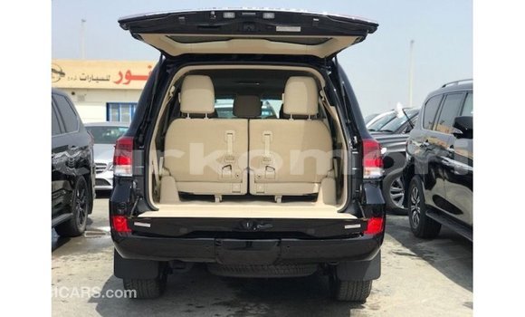 Buy Import Toyota Land Cruiser Black Car in Import - Dubai in Great Comore Buy Import Toyota Land Cruiser Black Car in Import - Dubai in Great Comore