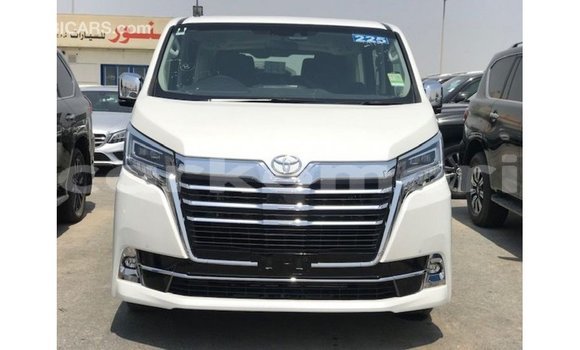 Acheter Import Voiture Toyota Granvia Blanc à Import - Dubai, Grande Comore Acheter Import Voiture Toyota Granvia Blanc à Import - Dubai, Grande Comore
